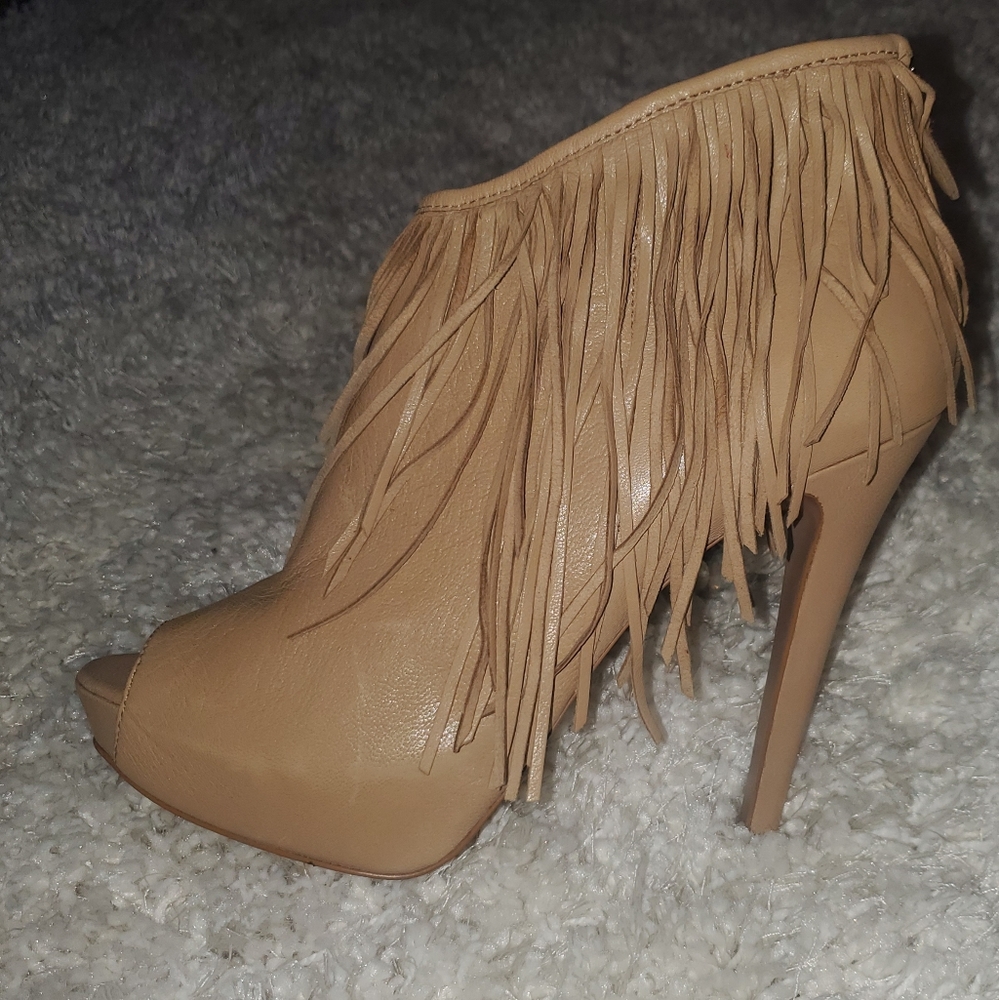 Boutique 9 Tan Booties NWOT